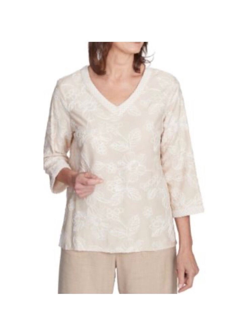 Alfred Dunner Catalina Island Tossed Floral Embroidery V-Neck Top NWOT